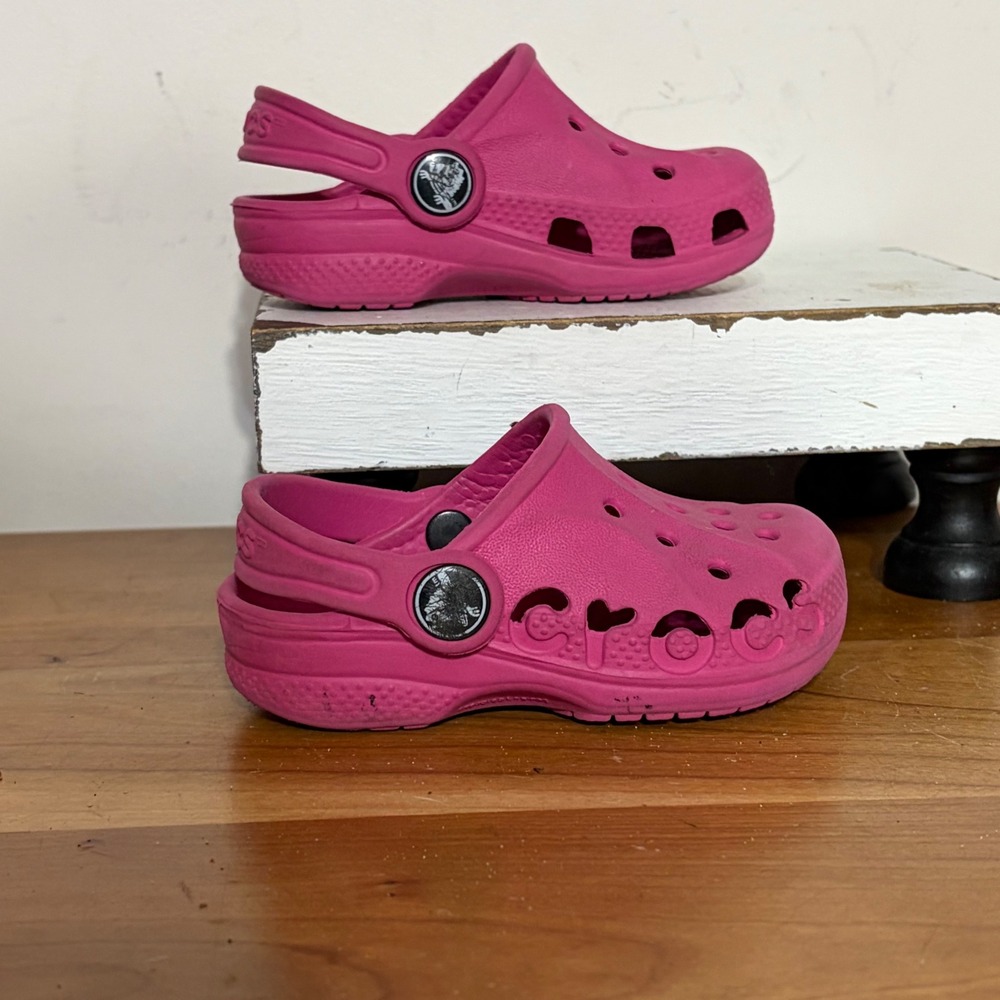 Crocs Classic Pink Clogs Kids Size 4 5 Heart Cutout Slip On Shoes